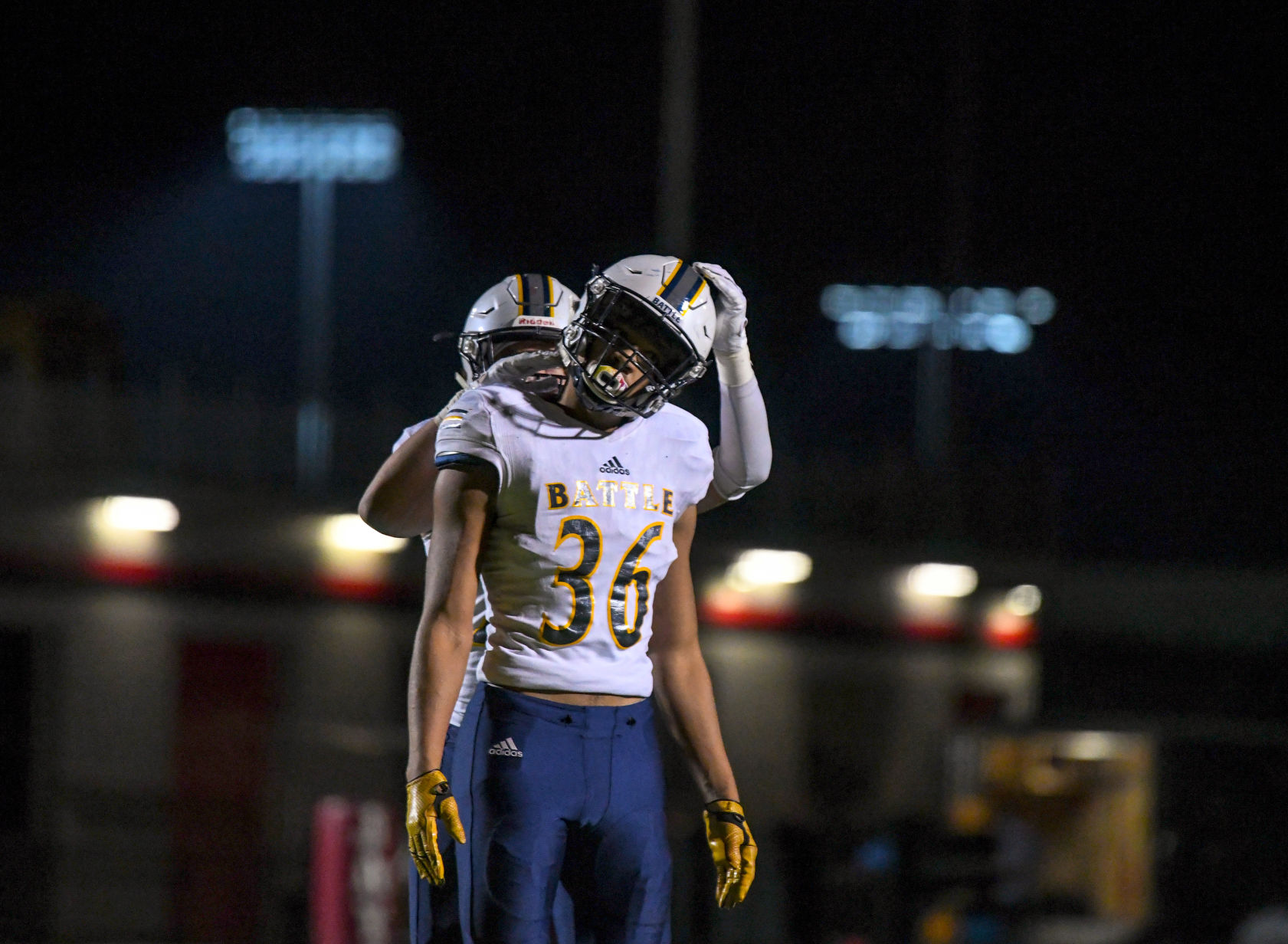Battle outside running backer Nick Williams helps Elijah Owens